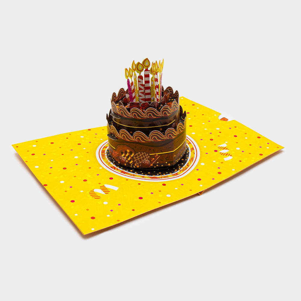 3D Pop-Up Karte mit Schokoladentorte und Kerzen ohne Briefumschlag, liebevoll gestaltet und detailreich verarbeitet.
