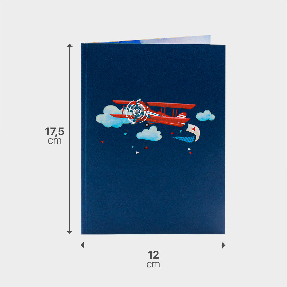 Blauer Briefumschlag zur 3D Pop-Up Karte mit Maßangabe, passend zum Flugzeug-Motiv.