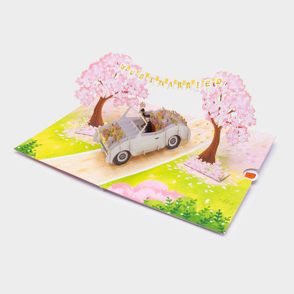Hochzeitsauto mit "Just Married" Girlande - Pop-Up Karte