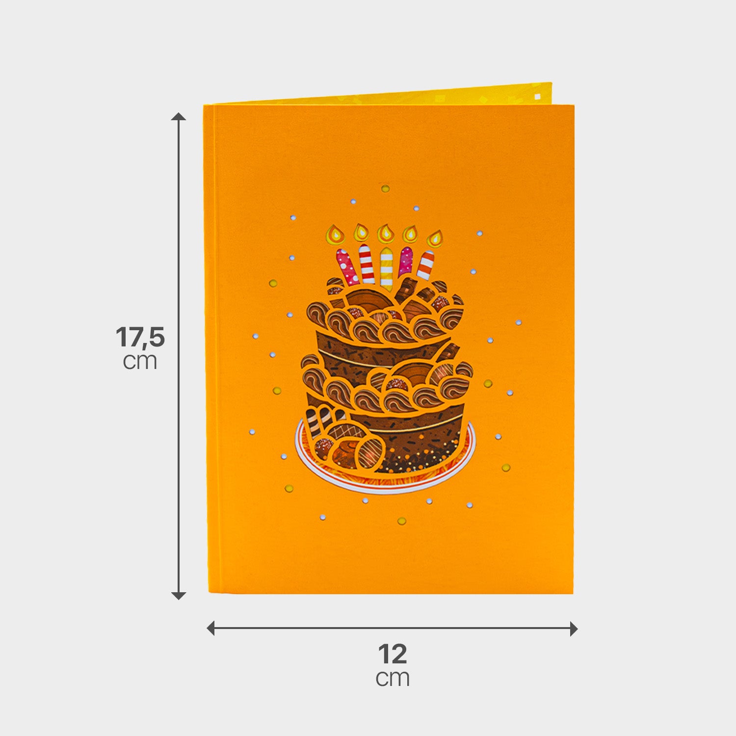 Gelber Briefumschlag zur 3D Pop-Up Karte mit Maßangabe, passend zum Schokoladentorten-Motiv.
