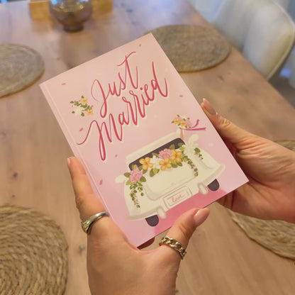 Hochzeitsauto mit "Just Married" Girlande - Pop-Up Karte