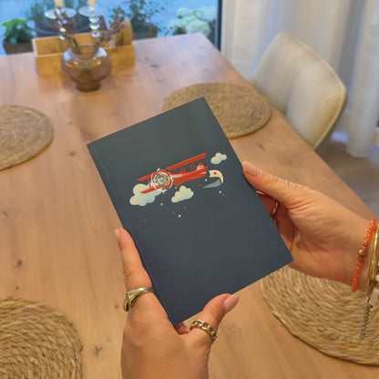 Flugzeug mit Birthday Banner – Pop-Up Karte